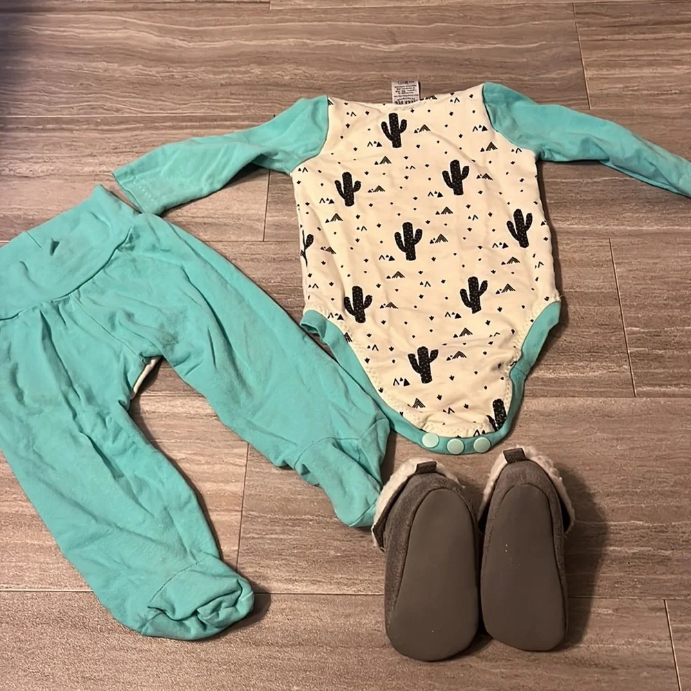4-Piece Cozy Baby Outfits Bundle